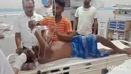 बांका: भेड़ामोड़ में जहरीला पदार्थ खाने से एक व्यक्ति की हालत बिगड़ी, अस्पताल में भर्ती
