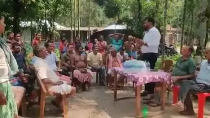 আলিপুরদুয়ার ২: মহাকালগুড়ি গ্রাম পঞ্চায়েত এলাকার বিভিন্ন বুথের বাসিন্দাদের নিয়ে বৈঠক করলেন কুমারগ্রামের বিধায়ক