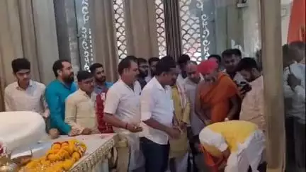 देवास नगर: मंत्री कैलाश विजयवर्गीय श्री शील नाथ धुनी संस्थान पहुंचे, किए दर्शन