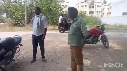 लखीमपुर: अजान से खरीददारी कर पैदल घर लौट रहे युवक को अज्ञात वाहन ने मारी टक्कर, सड़क हादसे में युवक की हुई मौत