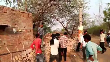 बारा: बारा थाना क्षेत्र के नीवी गुलरहिया में युवक ने फांसी लगाकर दी जान,