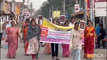 नवादा: नवादा के महावीर मार्केट से नूतन उदय फाउंडेशन ने निकाला मौन जुलूस, बलात्कारी पर कठोर कार्रवाई की मांग