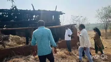 ઉચ્છલ: ઉચ્છલ તાલુકાના પાણીબારા ગામે ઘરમાં આગ લાગતા ધારાસભ્ય દ્વારા મુલાકાત કરાઈ.