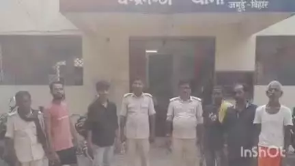 चकाई: दो अलग-अलग जगहों से 43 लीटर देशी शराब बरामद, तीन शराब विक्रेता और दो शराबी गिरफ्तार