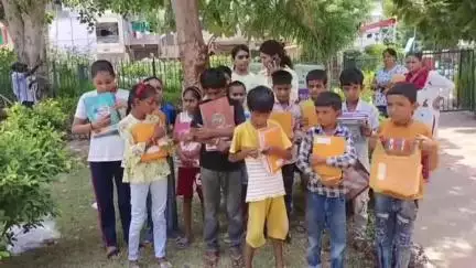 વડોદરા ઉત્તર: નવાપુરા સ્થિત કેવડાબાગ ખાતે નિઃસહાય દિવ્યાંગો ના બાળકો ને શૈક્ષણિક કીટ આપવામાં આવી