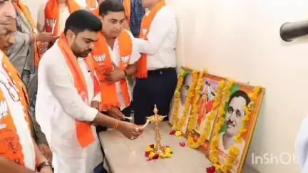 વ્યારા: વ્યારા નગર પાલિકા હોલમાં તેમજ સોનગઢ પાલિકાના હોલમાં ભાજપ પ્રમુખની હાજરીમાં કાર્યક્રમ યોજાયો.