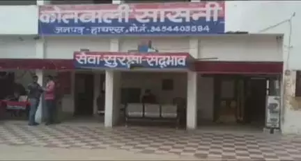 सासनी: खेड़ा फिरोजपुर में आपसी लड़ाई-झगड़ा कर उत्पात मचाने वाले 2 अभियुक्तों को पुलिस ने किया गिरफ्तार, शांतिभंग में किया चालान