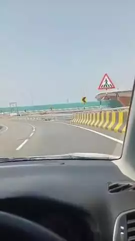 *"मुंबई वर्ली से मरीनलाइन तक"* समुद्र के अंदर की सड़क शुरू हो गई।    भारत के पहले समुद्र के नीचे सड़क निर्माण स्थल पर एक शानदार दृशय !!
🕺🕺🕺🕺
       👁️🫵👁️