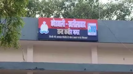 खलीलाबाद: खलीलाबाद में ट्रेलर गाड़ी की टक्कर से बाल-बाल बचे कार सवार, वाहन स्वामी ने कोतवाली खलीलाबाद में दी तहरीर