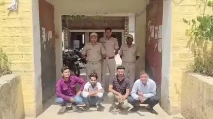 धौलपुर: सिलिकोसिस मरीजों के इलाज व भरपोषण हेतु चलाई जा रही योजना में फर्जीवाड़ा के आरोपियों को थाना क्षेत्र से किया गया गिरफ्तार