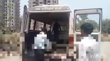 लखीमपुर: नकहा कस्बे में एक निजी अस्पताल के पास तेज रफ्तार बाइक ने तीन लोगों को मारी टक्कर, एक की मौत और दो घायल