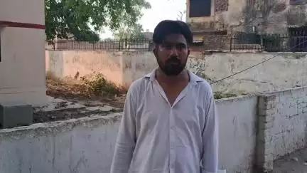 बिल्सी: खैरी गांव में शव यात्रा में शामिल युवक ने गांव के दबंगों पर मारपीट करने का आरोप लगाया, पुलिस से की शिकायत