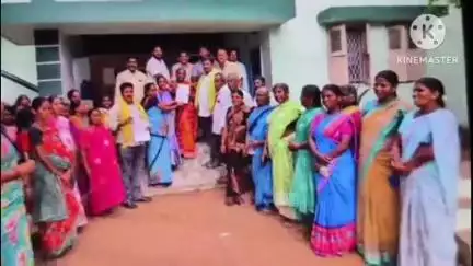 ఏలూరు జిల్లా వ్యాప్తంగా అమరావతి మహిళ ల పై అనుచిత వ్యాఖ్యలు చేసిన వారిపై చర్యలు తీసుకోవాలని ఫిర్యాదు చేసిన మహిళలు