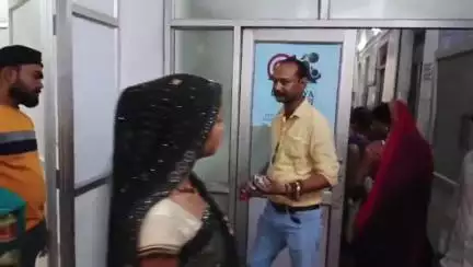 पन्ना: जिला अस्पताल में गुटखा, तंबाकू रखने वालों पर कार्रवाई, जांच टीम ने वार्डों का निरीक्षण किया