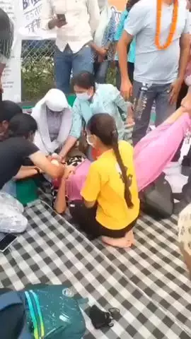 जयपुर: राजस्थान विश्वविद्यालय में RAS मुख्य परीक्षा को पोस्टपोन करवाने की मांग पर भूख हड़ताल पर बैठी छात्रा की तबीयत बिगड़ी