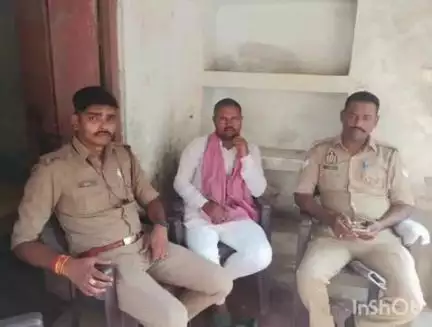 औरैया: अयाना थाना क्षेत्र के अंतर्गत असेवट निवासी सपा छात्र सभा के प्रवक्ता योगेश सिंह को सीएम के कार्यक्रम को लेकर पुलिस ने गिरफ्तार किया