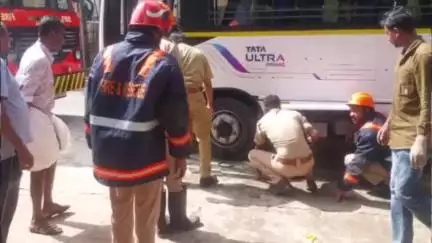കൊട്ടാരക്കര: കടയ്ക്കലിൽ ടൂറിസ്റ്റ് ബസിന് തീപ്പിടിച്ചു, വൻ ദുരന്തം ഒഴിവായി