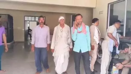 मोठ: मोंठ में मंदिर के निर्माण कार्य को लेकर कुछ लोगों ने पिता-पुत्र की की मारपीट, बुजुर्ग पिता गंभीर घायल