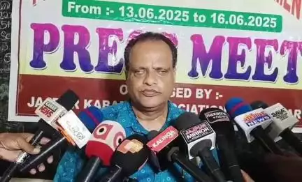 କୋରେଇ: ୧୩ରୁ ଆରମ୍ଭ ସର୍ବଭାରତୀୟ ଦିବାରାତ୍ର କବାଡି ପ୍ରତିଯୋଗିତା,ଖଣ୍ଡିତର ଗାଁ ସ୍କୁଲରେ ସାମ୍ବାଦିକ ସମ୍ମିଳନୀରେ ସୂଚନା ଦେଲେ ସମ୍ପାଦକ
