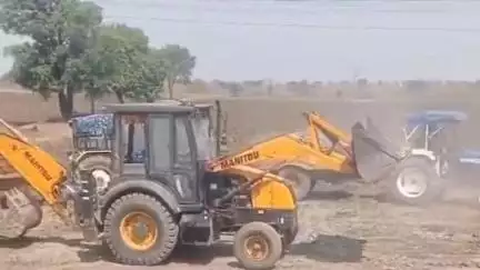 पटेरा: सरकार ने सड़क नहीं बनवाई तो कुटरी ग्राम पंचायत सरपंच ने स्वयं निर्माण का संकल्प लेकर कार्य शुरू किया