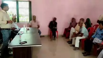 तरबगंज: वजीरगंज के जमुनहा में कृषि वैज्ञानिकों ने किसानों से संवाद किया, वैज्ञानिक विधि से खेती कर उपज बढ़ाने पर जोर दिया