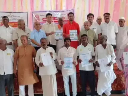 ಬಾಗಲಕೋಟೆ: ವೀರಾಪುರದಲ್ಲಿ ಯಶಸ್ವಿಯಾಗಿ ಜರುಗಿದ ಕಾರ್ಮಿಕ ನೋಂದಣಿ, ಸ್ಮಾರ್ಟ್ ಕಾರ್ಡ್ ವಿತರಣಾ ಕಾರ್ಯಕ್ರಮ
