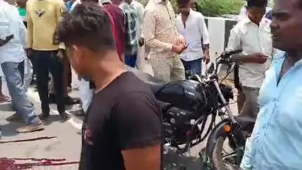 सीतापुर: काशीराम कॉलोनी के पास तेज रफ्तार के चलते हुआ खौफनाक हादसा, एक युवक की मौत और एक घायल