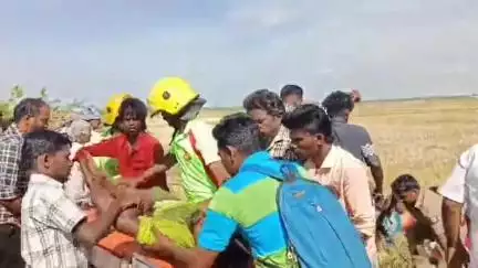 மானூர்: சுத்தமல்லியில் அறுவடை இயந்திரம் கவிழ்ந்து விபத்து ஒருவர் மீட்பு மற்றொருவர் உயிர் இழப்பு