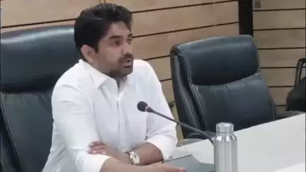 सांवेर: कोरोना के खतरे को देखते हुए प्रशासनिक अधिकारियों ने निजी अस्पताल और डॉक्टरों के साथ की बैठक