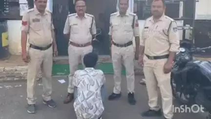 बमोरी: धरनावदा थाना पुलिस ने मारपीट के 9 साल पुराने मामले में फरार वारंटी को किया गिरफ्तार
