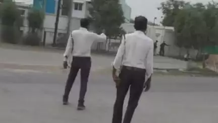 रायगढ़: छातामुड़ा चौक पर रायगढ़ यातायात पुलिस ने चलाया सघन जांच अभियान, ट्रिपल सवारी पर की कार्रवाई