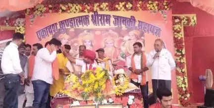 सीहोर: जिले के ग्राम सोंठी और सांखला में श्री राम जानकी महायज्ञ का आयोजन, नगर पालिका अध्यक्ष पार्षदों के साथ शामिल हुए