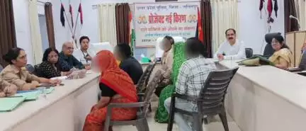 ललितपुर: एसपी के निर्देशन में पुलिस लाइन सभागार में प्रोजेक्ट नई किरण का आयोजन, आपसी सहमति से एक परिवार में कराया गया समझौता