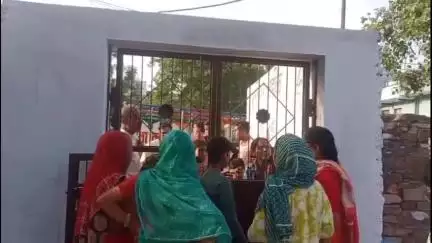 बूंदी: मंदिर में अपशिष्ट पदार्थ फेंकने के मामले को लेकर लोगों ने जताया रोष, कोतवाली में सोपा परिवाद