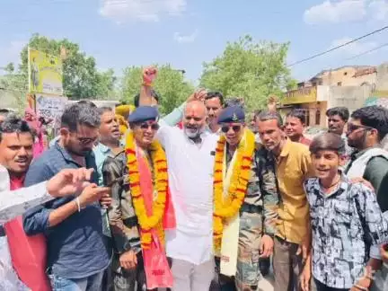माकड़ोन: ग्राम लिम्बादित में अग्निवीर की ट्रेनिंग पूरी कर घर लौटे 2 फौजी भाइयों का विधायक महेश परमार ने किया स्वागत