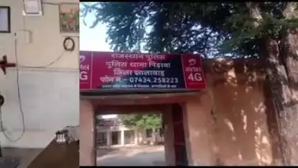 पिड़ावा: शहर के पुलिस थाने के सामने ध्वनि प्रदूषण करने के आरोप में एक चालक को गिरफ्तार किया गया, उपकरण जब्त