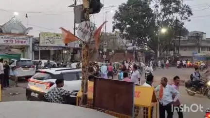 मनेंद्रगढ़ में भूपेंद्र क्लब की जमीन से अतिक्रमण हटाया गया, 21 दुकानें तोड़ी गईं, मलबा देखने जुटी भीड़