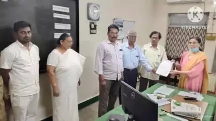ఇల్లందు: ఇల్లందు సింగరేణి ఏరియా హాస్పిటల్ లో మందులు కొరత ఏఐటీయూసీ నాయకులు డిసిఎంఓకి వినతిపత్రం