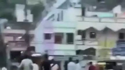 విజయవాడలో యువకులు కత్తులతో రోడ్లపై వీరంగం