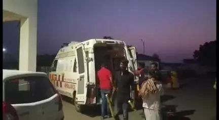 लखनादौन: मढ़ई घाटी में समानांतर चल रहे वाहनों की टक्कर में कार सवार तीन लोग घायल