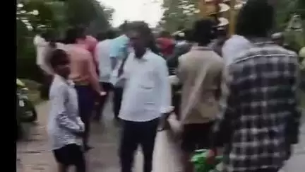 మహానంది మండలంలో ఈదురు గాలులతో కూడిన భారీ వర్షం, విరిగిన చెట్లు ,విద్యుత్ స్తంభాలు, ఇళ్లల్లోకి నీరు