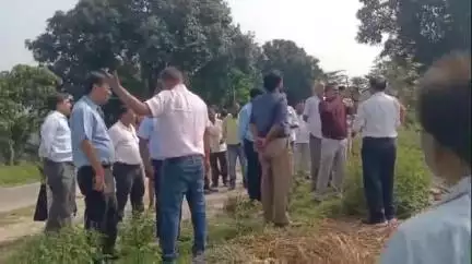 निर्मली: सुपौल: डीएम सावन कुमार ने बाढ़ से पूर्व मझारी सिकरहटा निम्म बांध का निरीक्षण किया