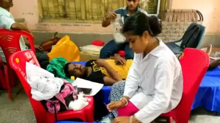 বহরমপুর: বহরমপুরের স্টুডেন্টস হেলথ হোমে স্বেচ্ছায় রক্ত দান শিবিরের আয়োজন করা হয়