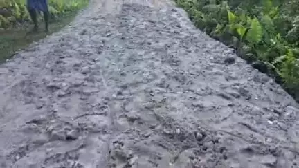 কোকৰাঝাৰ ভাগ: বিটিচিৰ চৰাইবিল সমষ্টিৰ পোকালাগি গাঁওৰ পথৰ দুৰঅৱস্থা , চৰকাৰক বৰষা নকৰী ৰাইজে নিৰ্মাণ কৰিলে পথ