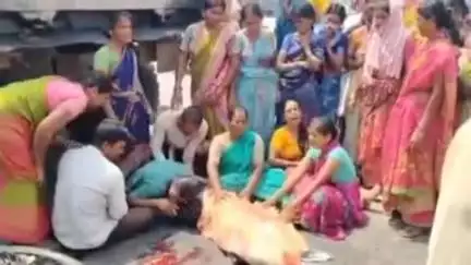 మహబూబాబాద్: పెద్దవంగర మండలంలో రోడ్డు ప్రమాదం.. ప్రమాదంలో హిందూ మతి అనే బాలిక అక్కడిక్కడే మృతి..