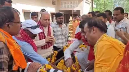 सागर: सद्भावना नगर, मकरोनिया मंदिर में मूर्ति स्थापना अनुष्ठान में शामिल हुए विधायक प्रदीप लारिया