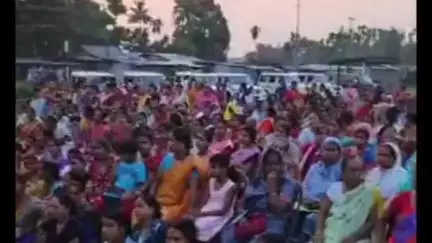 কোকৰাঝাৰ ভাগ: পূৰণ বজাৰ খেলপথাৰত সমষ্টি বাসীৰ ভোটাৰ ৰাইজেক বিভিন্ন সমস্যাক বুজ লয় বিটিচি ই এম অৰুপ কুমাৰ দেই