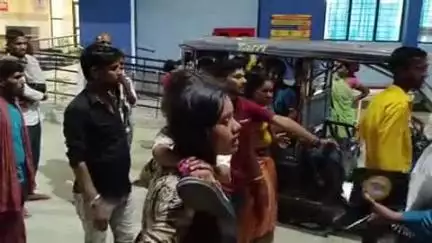 बिहार: थरथरी थाना क्षेत्र के भतहर गांव के पास ई-रिक्शा पलटने से 5 घायल, एक बच्ची की मौत