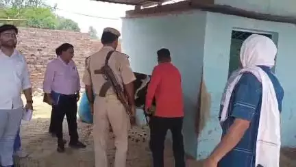 तिर्वा: लेलेपुर गौशाला में डीएम ने किया औचक निरीक्षण, लगाई फटकार