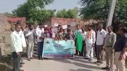 राशमि: उपरेड़ा गांव में निकाली गई वंदे गंगा जल संरक्षण रैली, कपासन विधायक अर्जुन लाल जीनगर ने दिखाई हरी झंडी